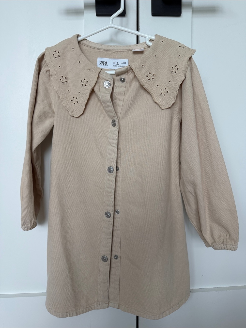 Zara Girls’ Beige Eyelet Collar Button-Front Dress       Size: 5